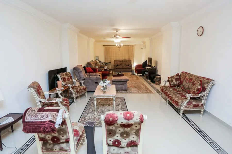 شقة للبيع 262م لوران (ش سرهنك - عمارة عزيز شنودة) 