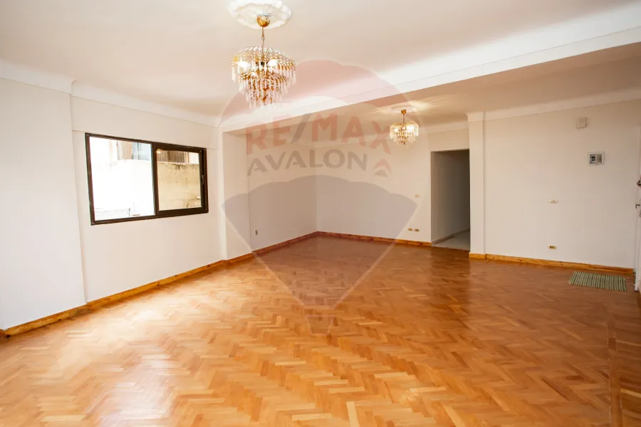 شقه للبيع 160 م سموحة (ش مصطفي كامل)