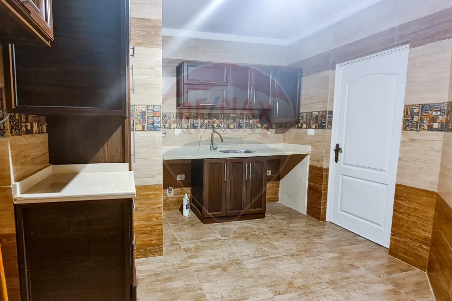 شقة  للإيجار 185 م كفر عبده (شارع سانت جينى)