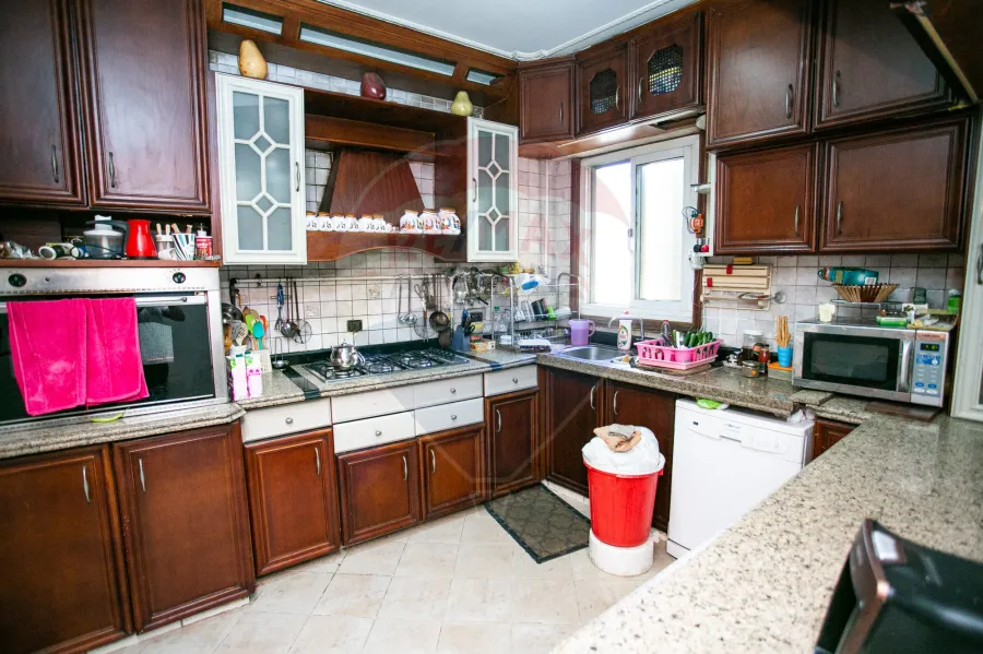 شقة للبيع 330 م جليم (تري البحر مباشرة)