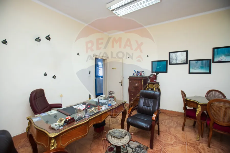 شقة إدارى للإيجار 170 م ميامى (على البحر مباشرة)