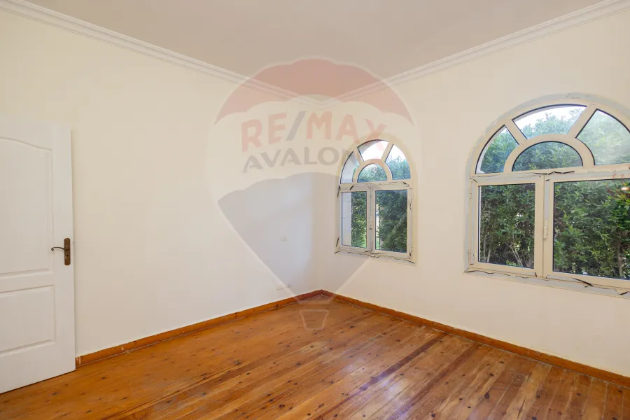 فيلا ستاند الون للبيع 1,300 م (اليكس ويست - انطونيادس)