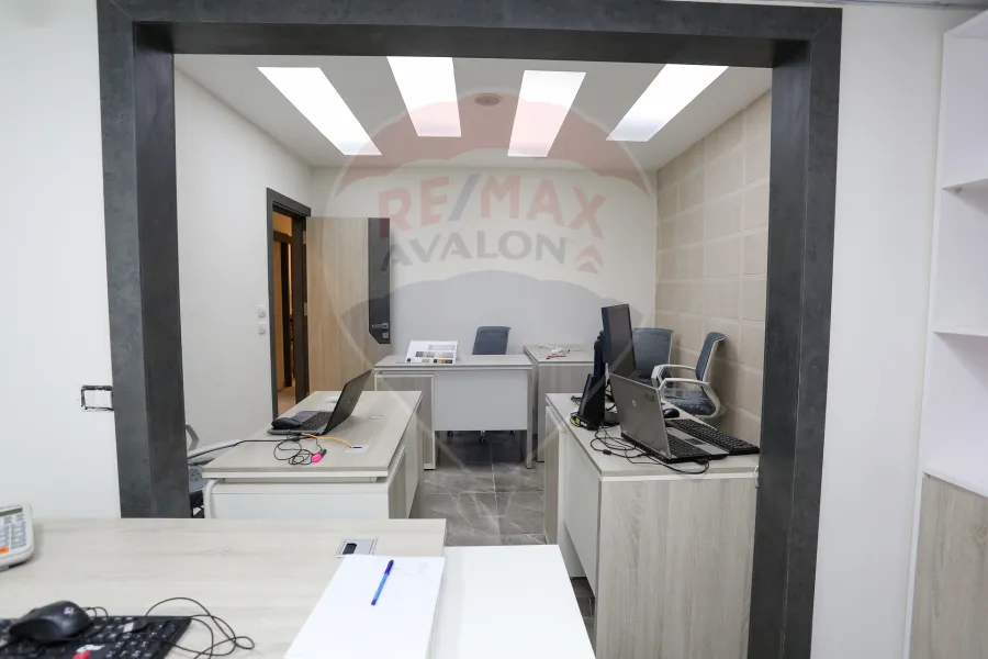 مقر تجاري للبيع 180 م لوران (متفرع من ش الإقبال)