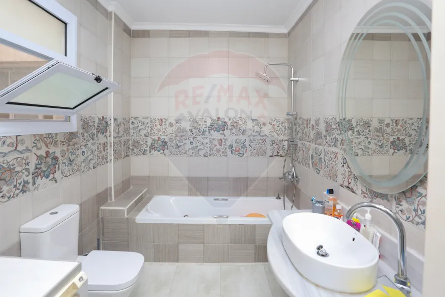 شقة للبيع 195 م كفر عبده (ميدان سانت جيني - عماره براند)