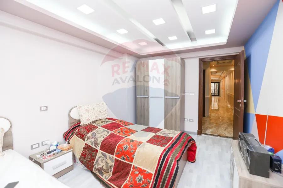 شقة للبيع 186 م سموحة ( ش توت عنخ امون)