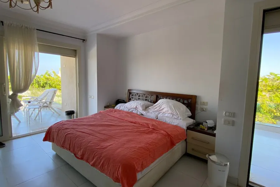 فيلا ستاند ألون كورنر (هاسيندا باي - سيدي عبد الرحمن) 1400 م + 1000 م جاردن - صف تاني بحر - 44,000,000 ج