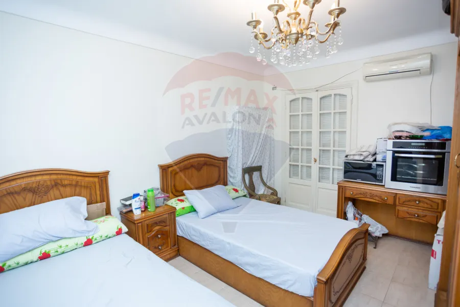 شقة للبيع 170 م السرايا (علي البحر مباشرة)