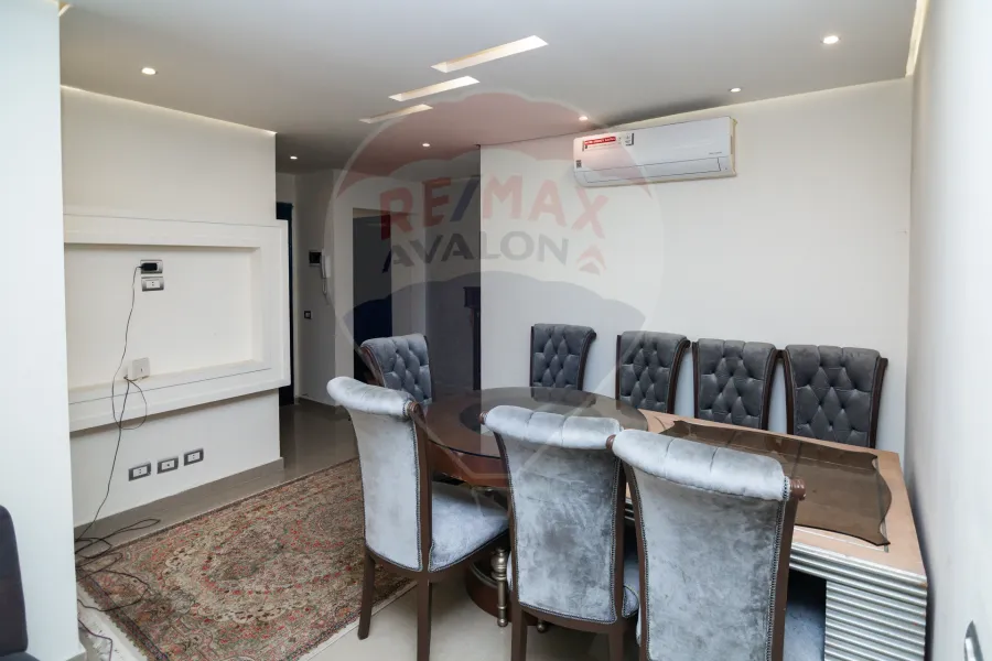 شقة للبيع 125 م كامب شيزار (على البحر مباشرة - عمارة براند)