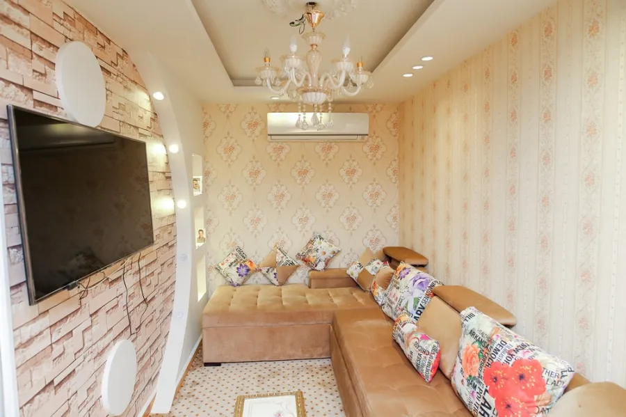 شقة للبيع 200م لوران ( ش عز العرب )