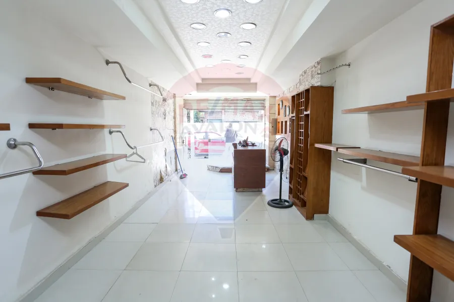 محل للايجار 60 م كامب شيزار (على الترام مباشرة)