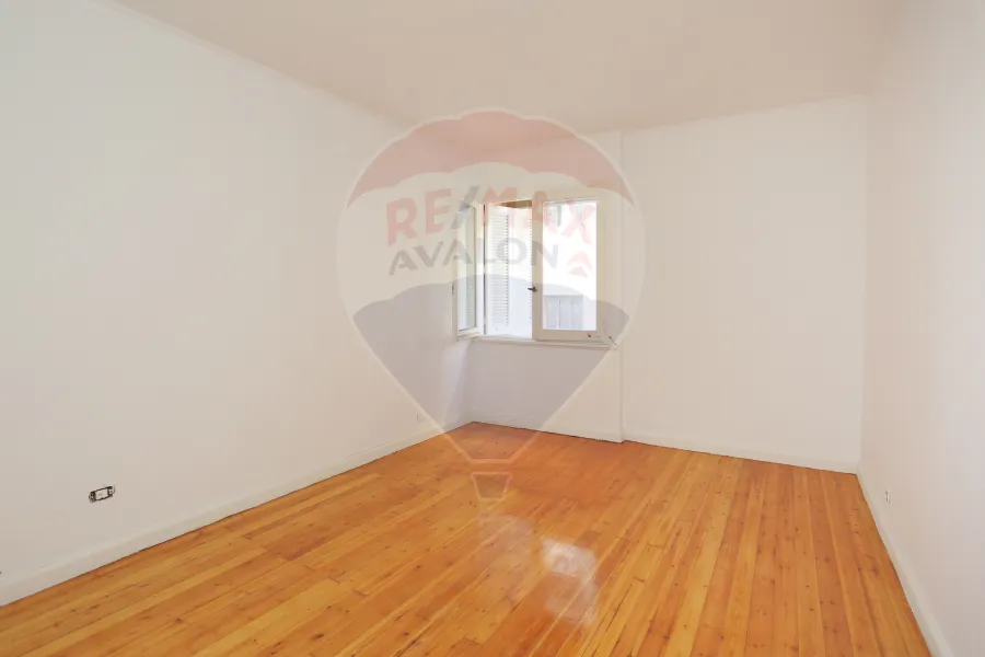 شقة للإيجار 220 م محطة الرمل (شارع السلطان حسين - منطقة الشلالات)