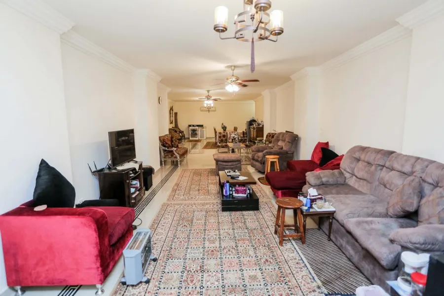 شقة للبيع 262م لوران (ش سرهنك - عمارة عزيز شنودة) 