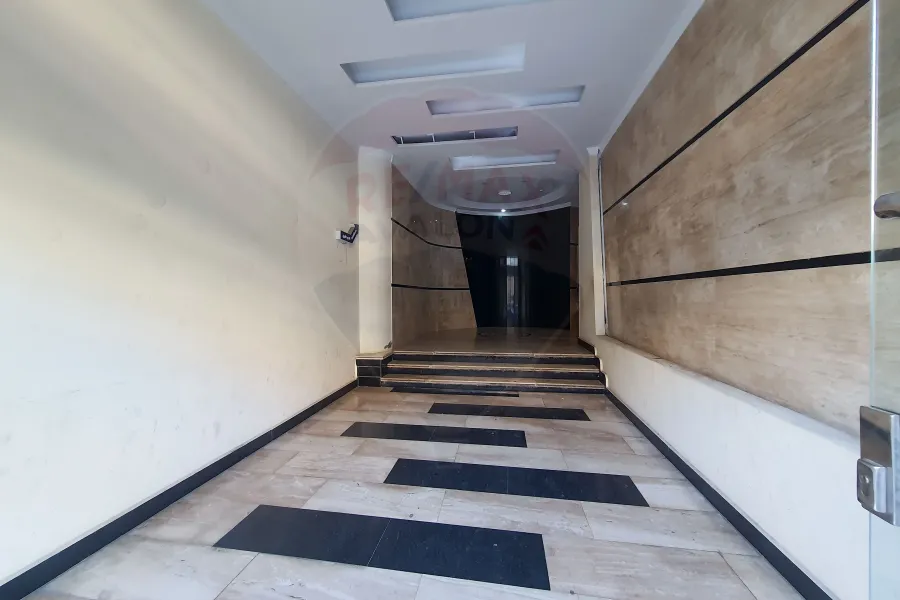 دور ادارى للبيع 530 م محطة الرمل (متفرع من ش السلطان حسين)