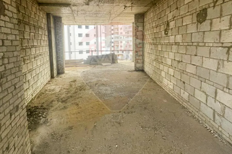 محل + رووف للبيع 49 م العاصمة الادراية (هاب كابيتال - حي السفارات)