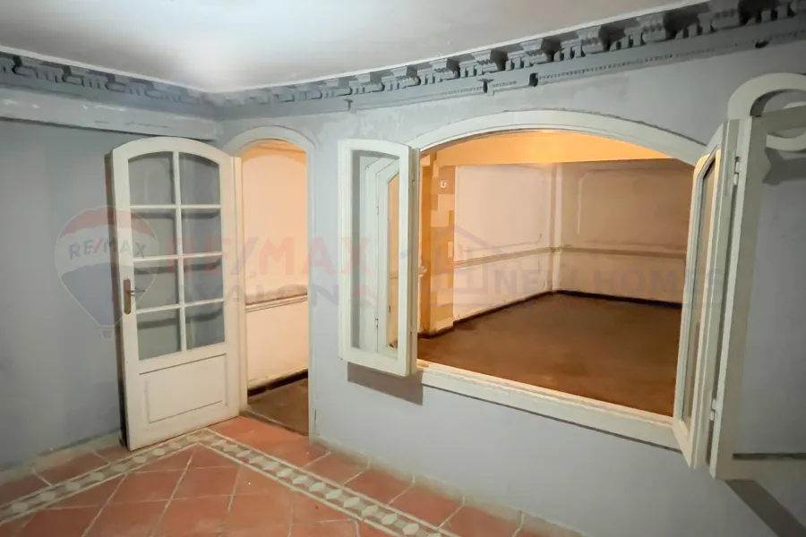 محل للبيع 160 م جناكليس (خطوات من ش ابو قير)