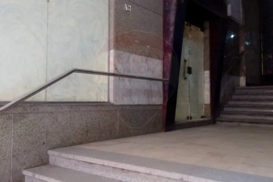 Shop 33 m + 8 m Up floor for rent Zizinia (directly Abu Qir St - near Yahya Mosque)