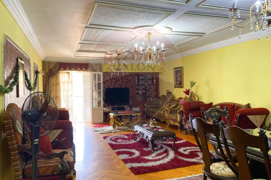 شقة للبيع 250 م جناكليس (ش أبوقير)