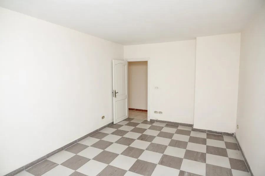 شقة للبيع 210م ستانلى (ش عبد الحميد العبادي)