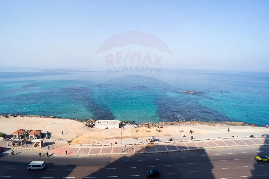 شقة للبيع 200 م كليوباترا (علي البحر مباشرة)