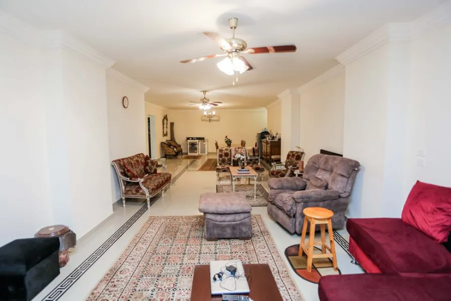 شقة للبيع 262م لوران (ش سرهنك - عمارة عزيز شنودة) 