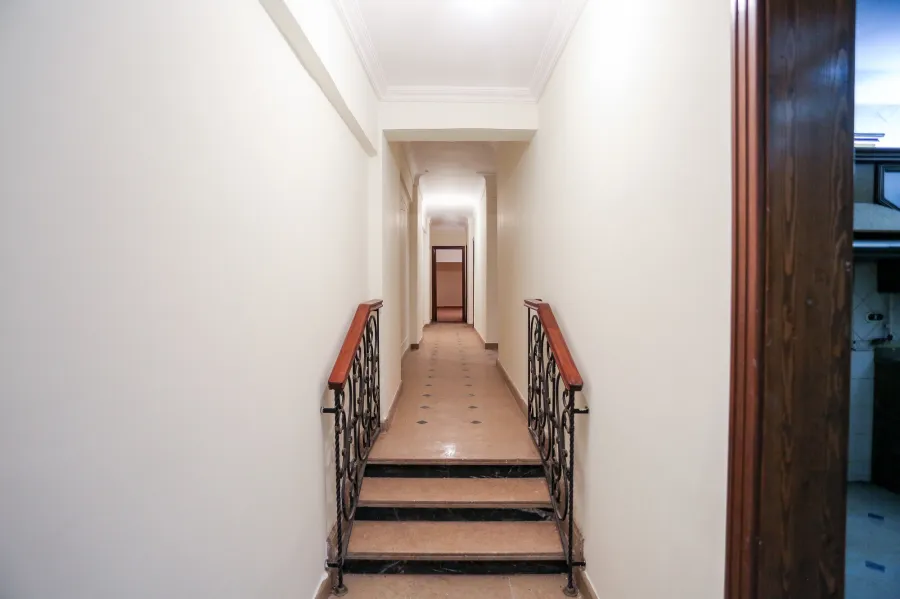 شقة للبيع 300 م سموحة ( ش الخمسين )