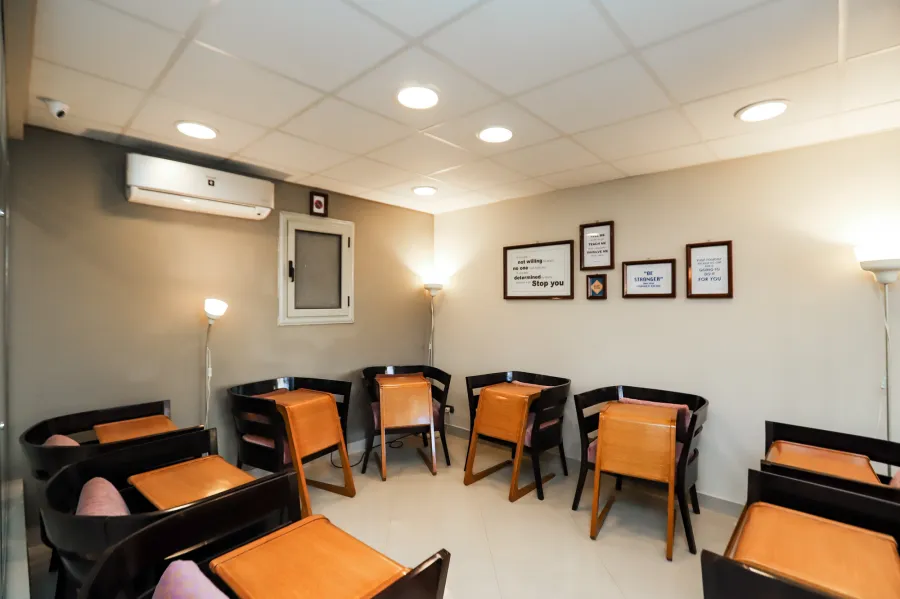 مقر إدارى للايجار 140 م جناكليس ( شارع أبوقير الرئيسي )