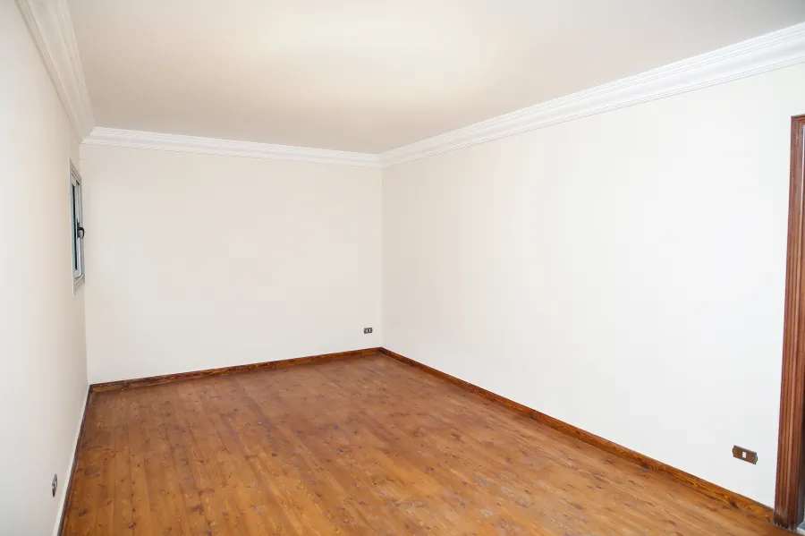 شقة للبيع 225م جناكليس (ش أبوقير - برج اوبال - السلام انتربيلد)