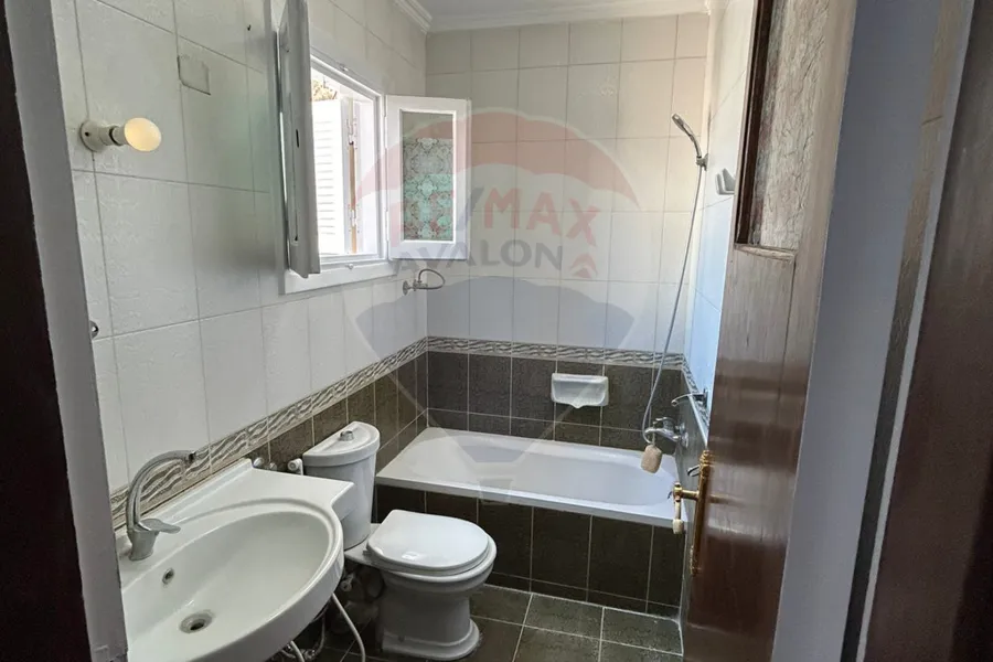 شقة للبيع 175 م الازاريطه (بجوار مستشفى الاندلسيه)