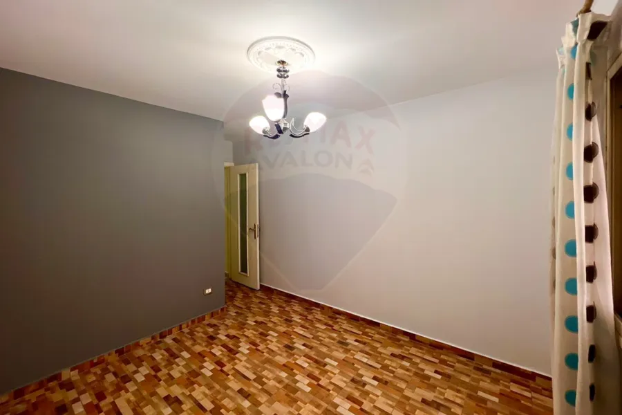 شقة للايجار 120 م  صافى ثروت (ش عبد الحميد الديب)