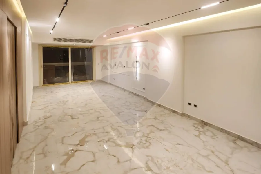 شقه للبيع 138 م  سموحه ( كومباوند حدائق السرايا )