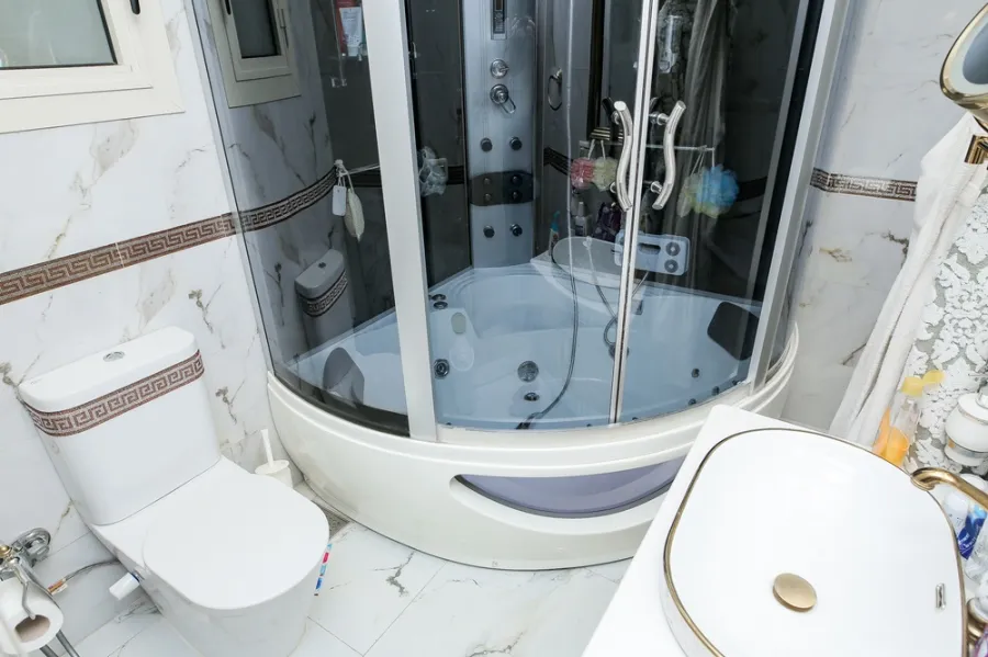 شقة للبيع 200م لوران ( ش عز العرب )