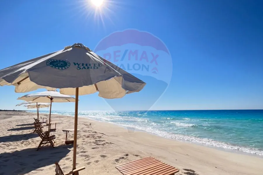 شاليه للبيع الساحل (وايت ساند) الكيلو 75 بحري الطريق - 65 م + 57 م رووف