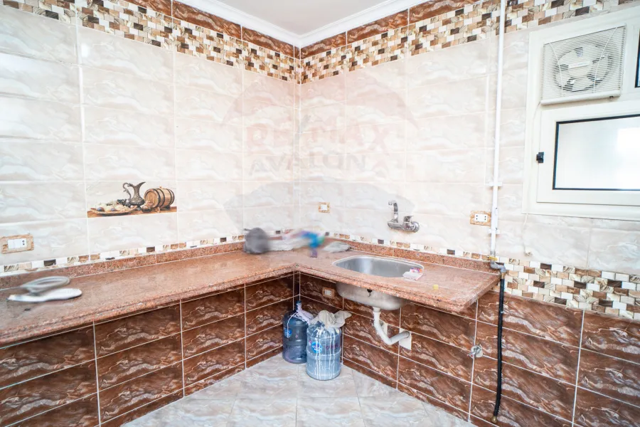 شقة للبيع 140 م لوران  (خطوات من البحر)