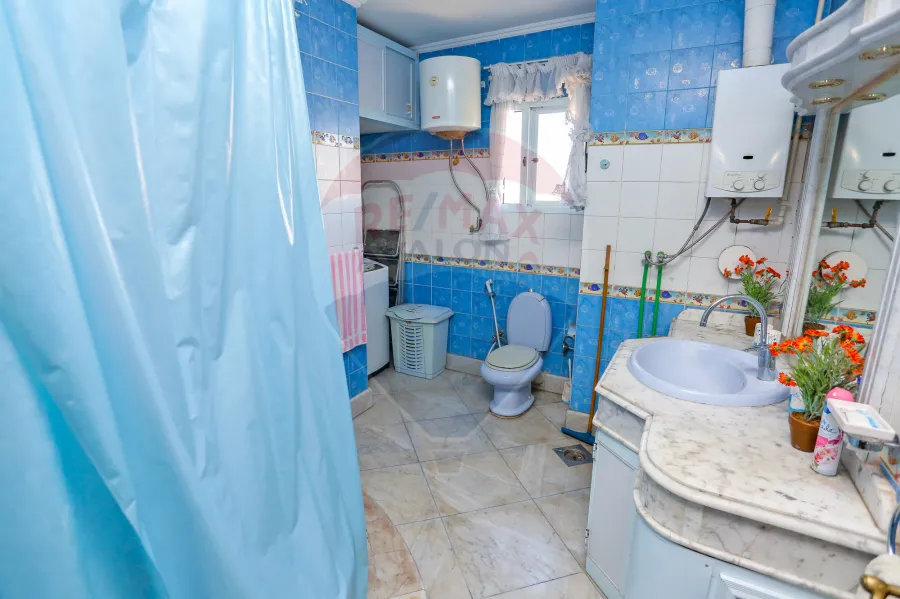 شقه تربلكيس للبيع 735 م  جليم ( خطوات من البحر )