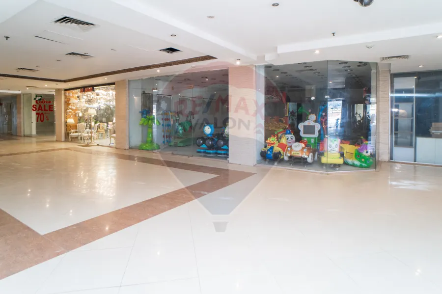 محل للايجار 220 م المنتزه (داخل مول رويال بلازا)