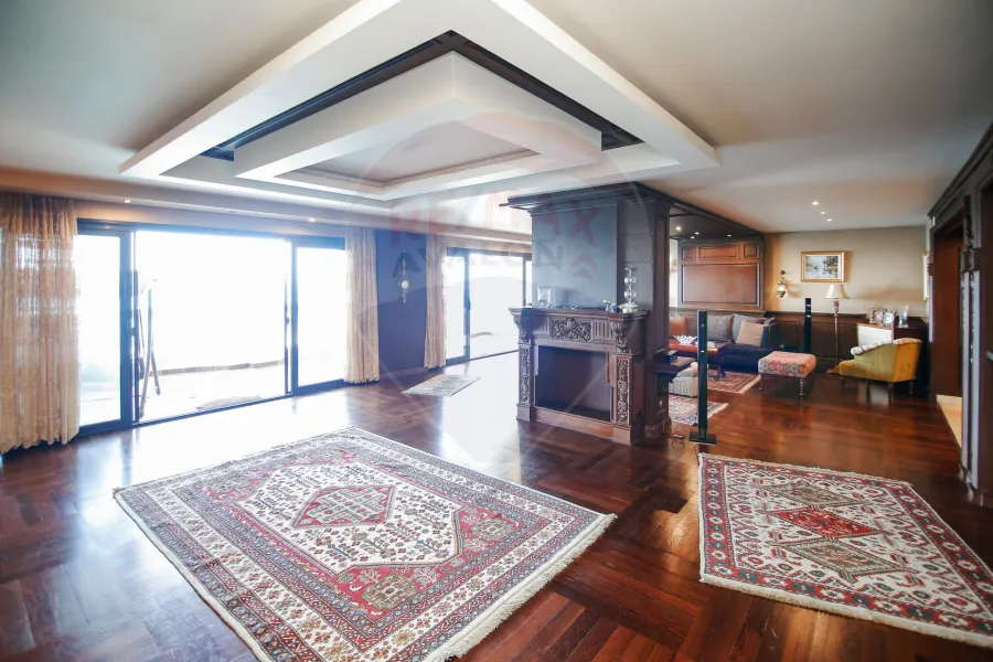 شقة للبيع 365 م السرايا ( على البحر مباشرة )