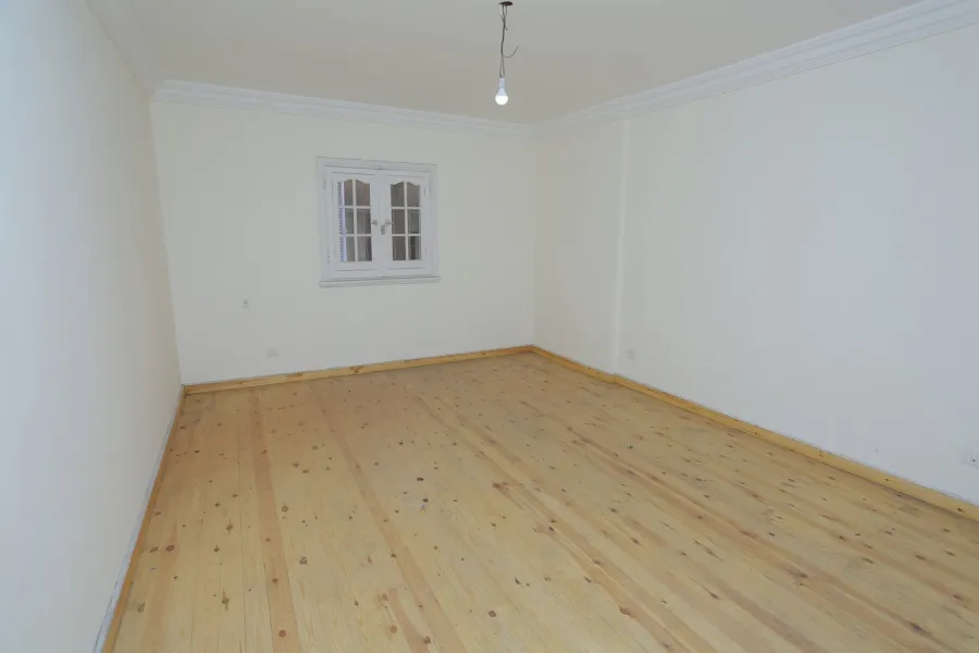 شقة للبيع 275م شقة للبيع 275م جليم (ش أبو قير الرئيسى)