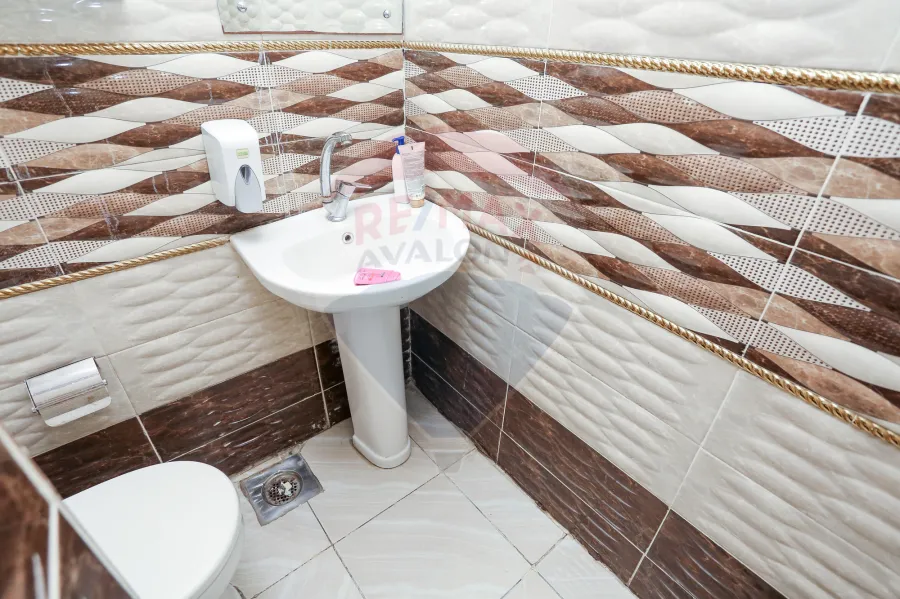 مقر اداري للبيع 125 م كليوباترا (ش بورسعيد تطل على ش مدحت سيف اليزل)