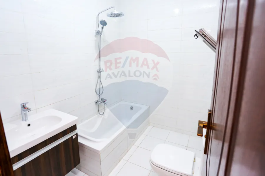 شقة للبيع 195 م ستانلى ( شارع عبد العزيز فهمى )