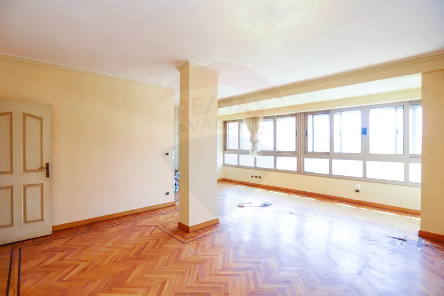 شقة للبيع 275م سموحة  (  ش بهاء الدين الغتوري )