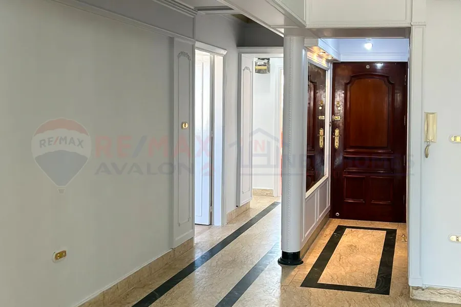 شقة للبيع 175 م الازاريطة (خطوات من الترام)