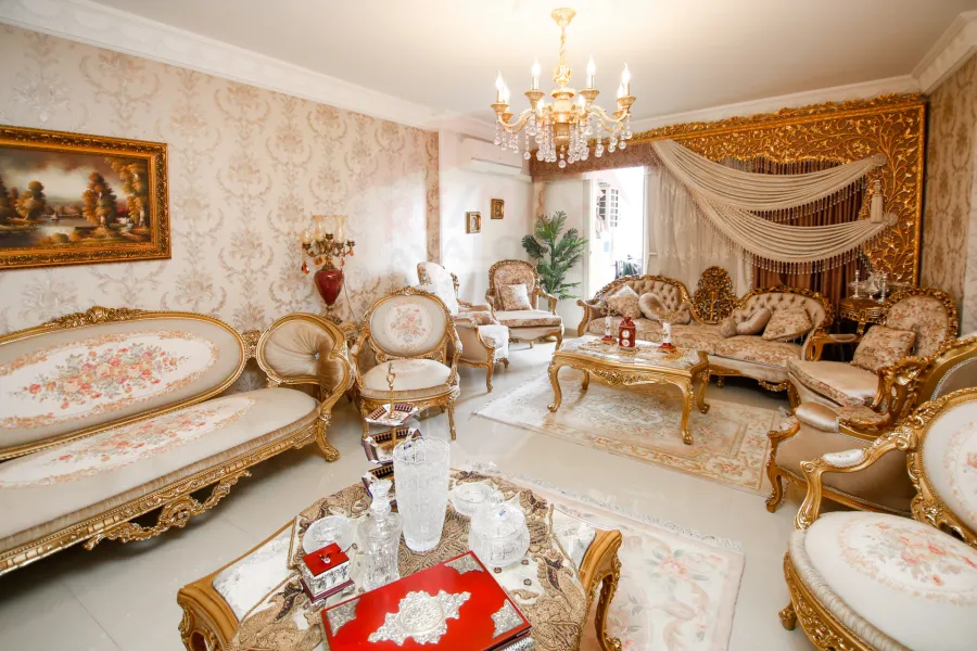 شقة للبيع 165 م كفر عبده ( ش سكينة بنت الحسين  )