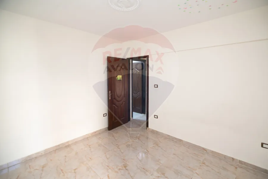 شقة للبيع 107 م  محرم بك (حي محرم باشا)