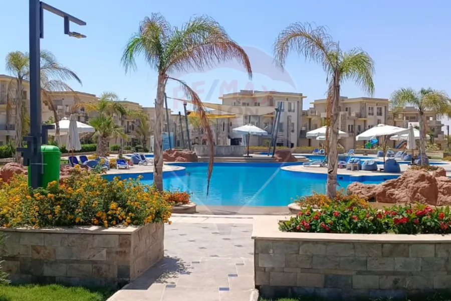 شاليه أرضي + جاردن للبيع (قرية سيسليا لاجونز - سيدى حنيش) 100 م + 35 م جاردن