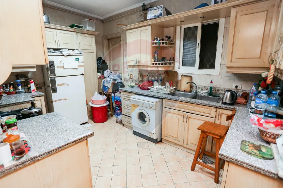 شقة للبيع 200م رشدى (متفرع من شارع سوريا)