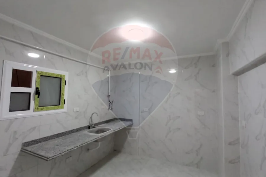 شقة للبيع 165 م ميامي (ش جمال عبد الناصر)