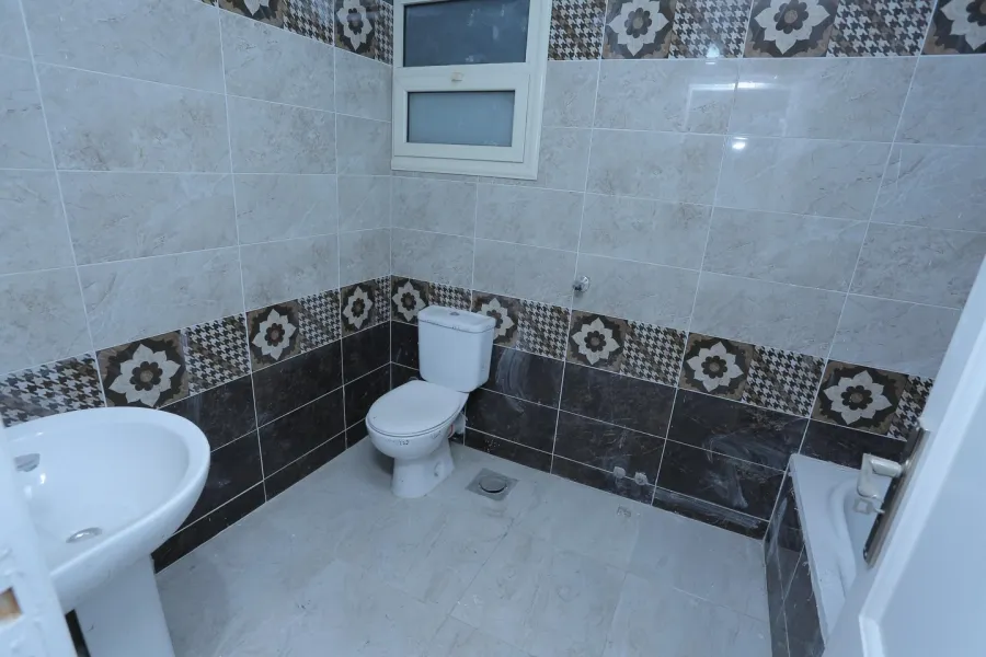 شقة للبيع 275م شقة للبيع 275م جليم (ش أبو قير الرئيسى)