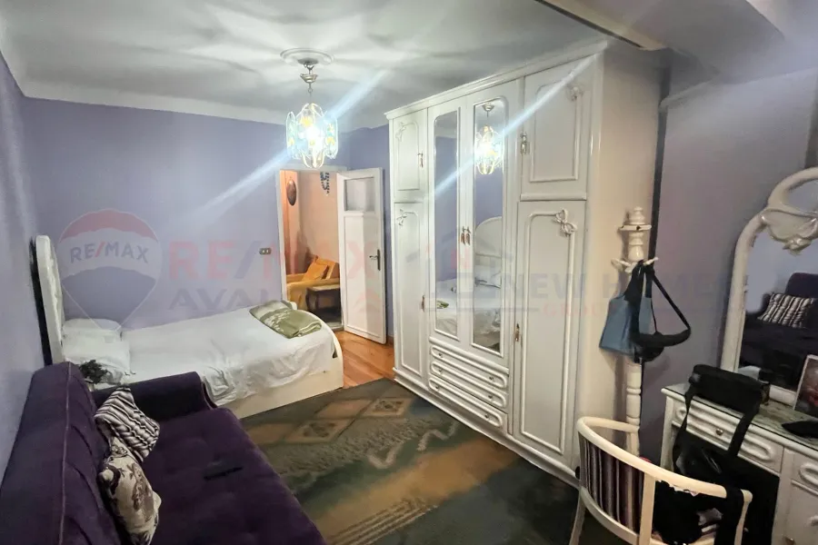 شقة للبيع 120 م رشدي (علي الترام مباشرة)