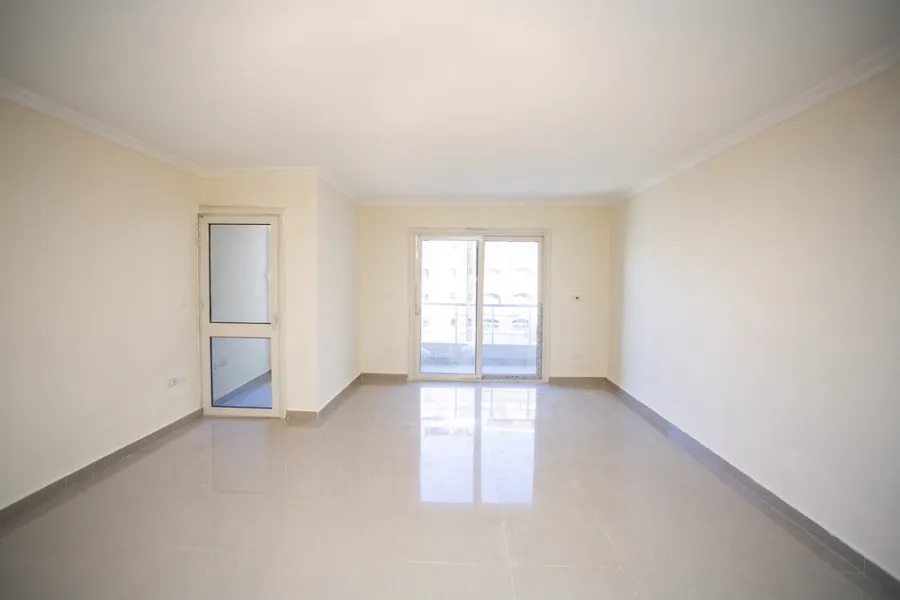 شقة للإيجار200م سبورتنج ( ش أحمد علام )