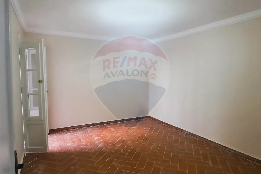 شقة للايجار 180 م سموحة (ش الريادة)